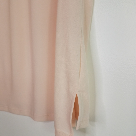 T Tahari sleeveless v-neck top size - Picture 3 of 6